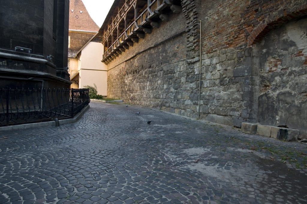 Lviv2_alley