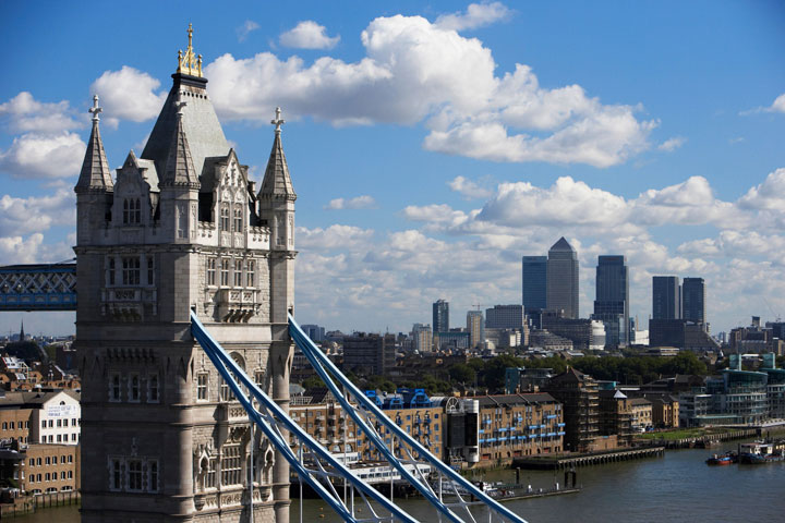London Bridge with a view of Downtown
