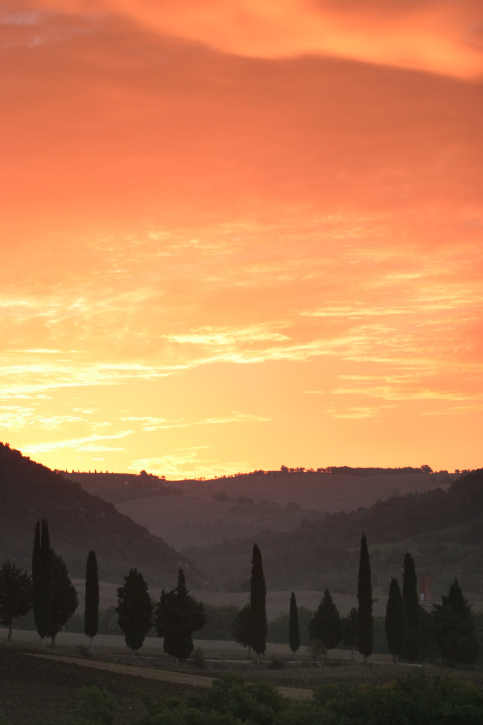 Tuscany_sunrise_side_content