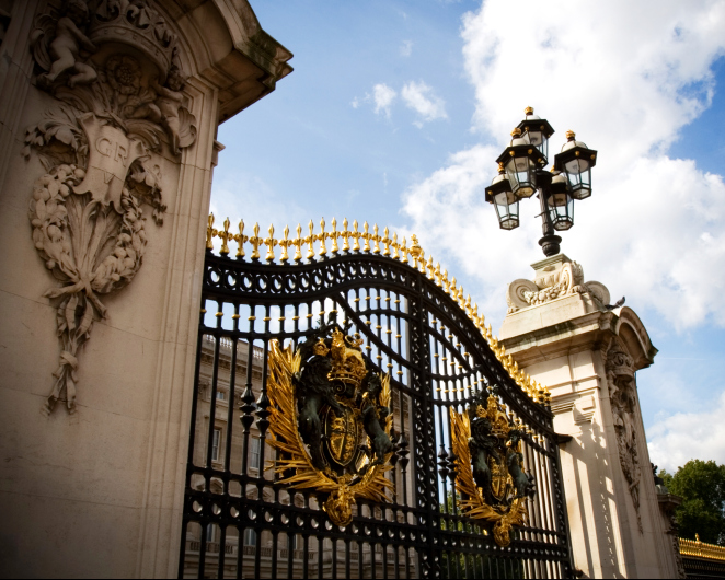 london_buckingham_palace_gates