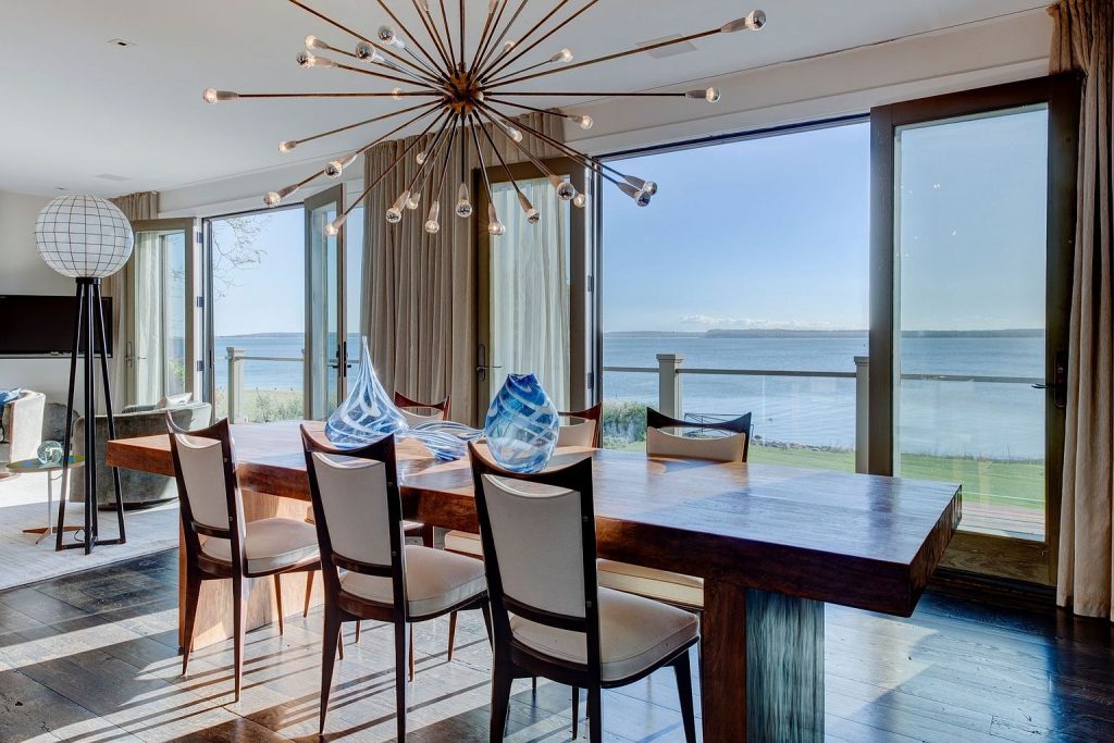 hamptons house dining room 