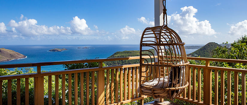 Gyp Sea Beach Club, a patio overlooking the sea in St. Barths