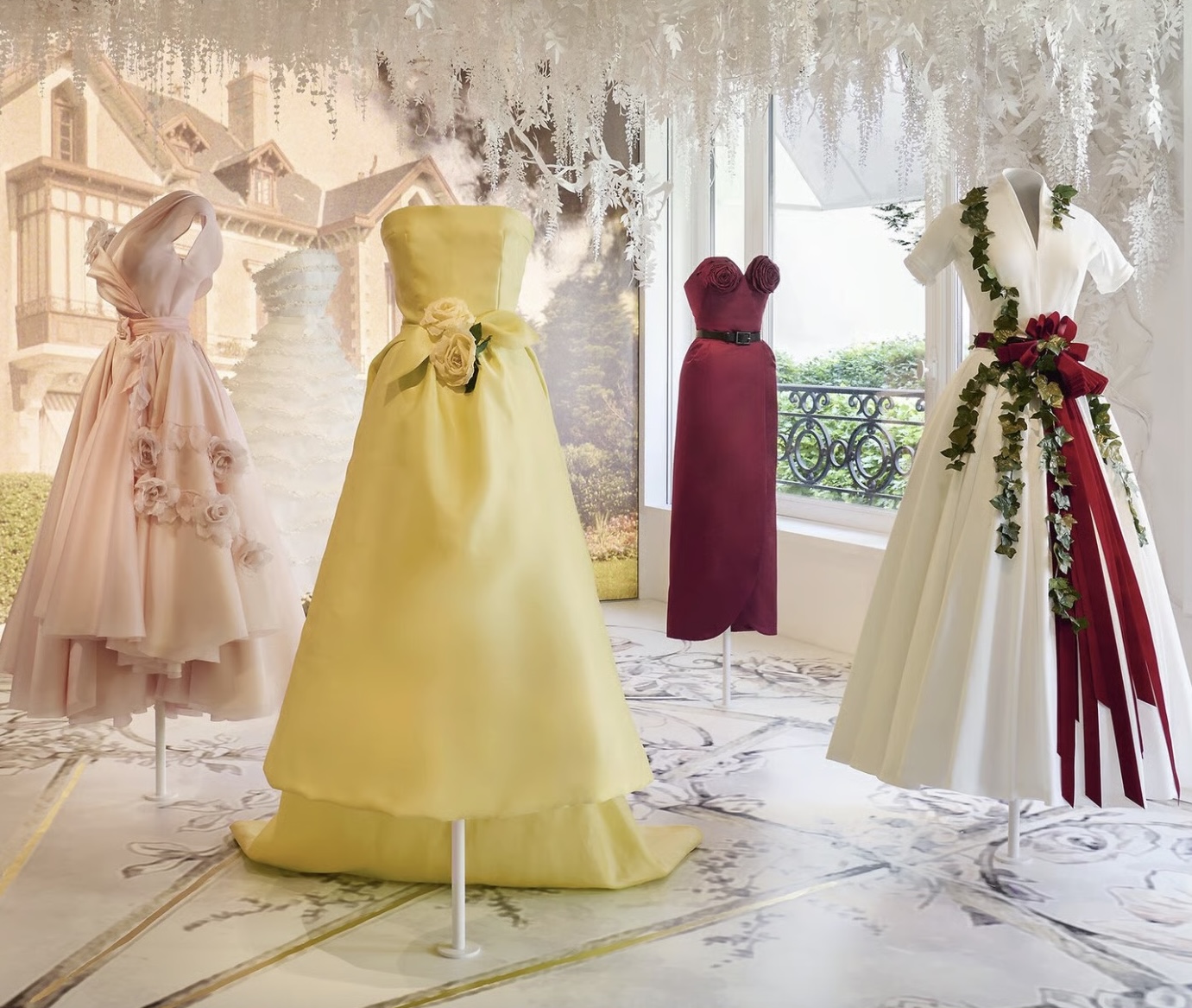 30 Avenue Montaigne, Dior flagship in Paris. Yannick Alleno chef at the on-site restaurants